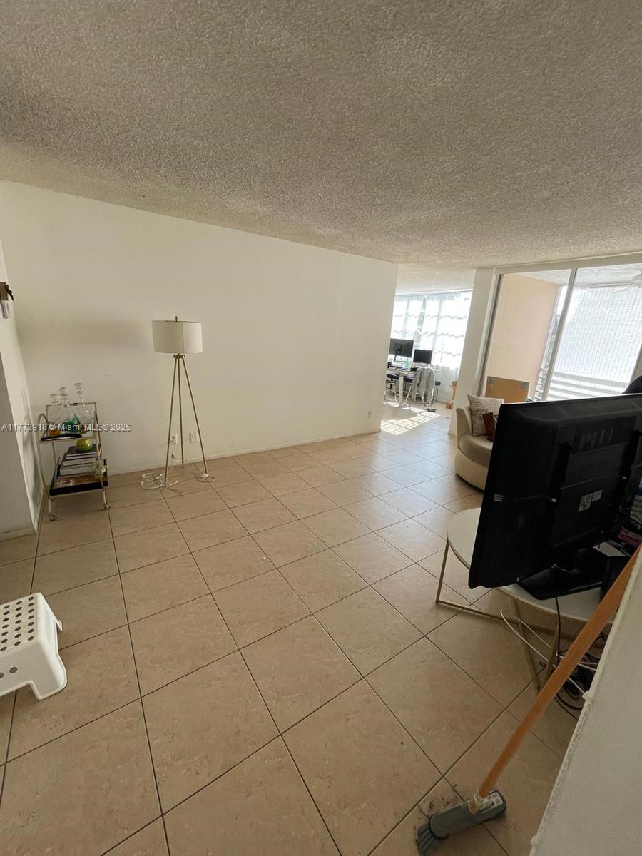 Picture of 9460 Live Oak Place # 309, Davie, FL 33324