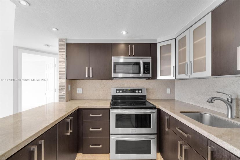 Picture of 8290 Lake Dr # 516, Doral FL 33166