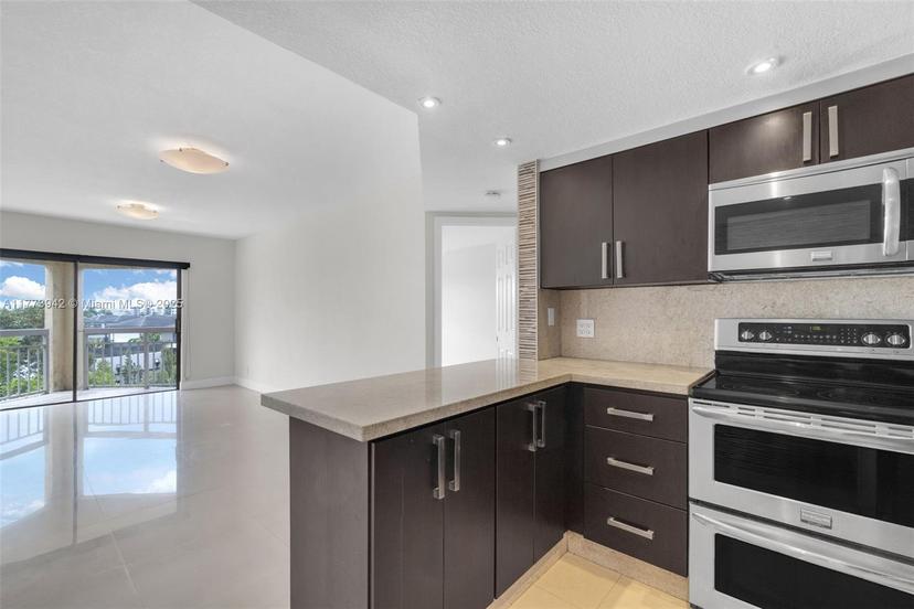 Picture of 8290 Lake Dr # 516, Doral FL 33166