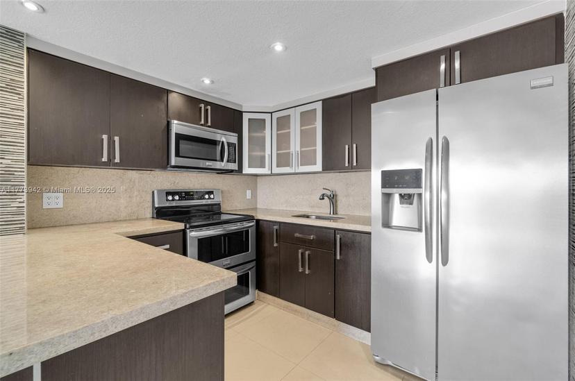 Picture of 8290 Lake Dr # 516, Doral FL 33166