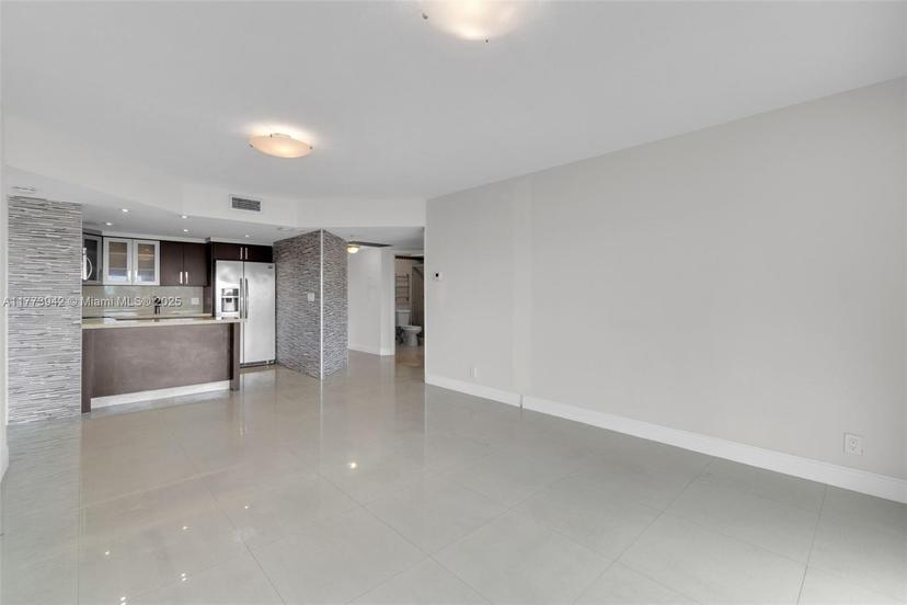 Picture of 8290 Lake Dr # 516, Doral FL 33166
