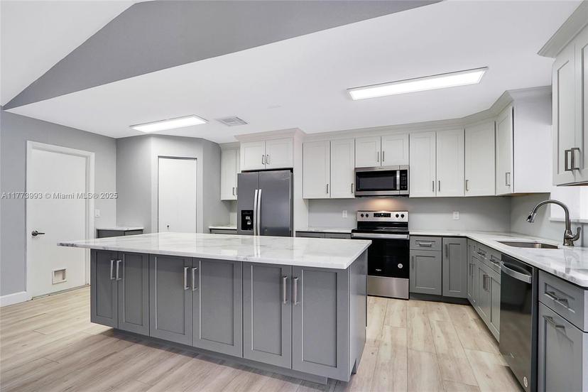 Picture of 123 Stillwater Cir, Jupiter FL 33458