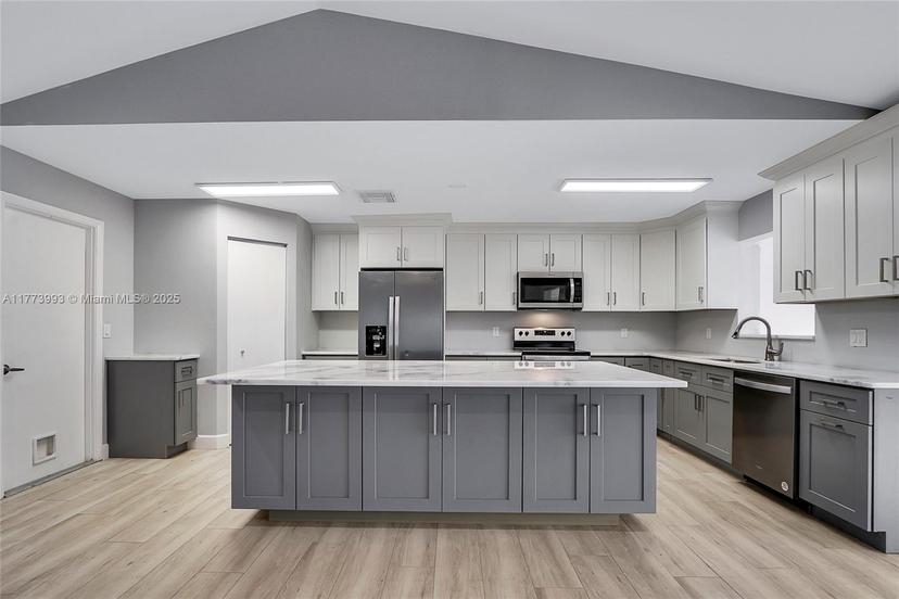 Picture of 123 Stillwater Cir, Jupiter FL 33458