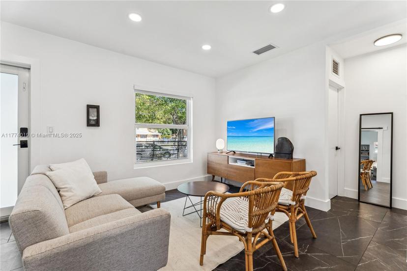 Picture of 990 SW 11Th St, Miami FL 33129