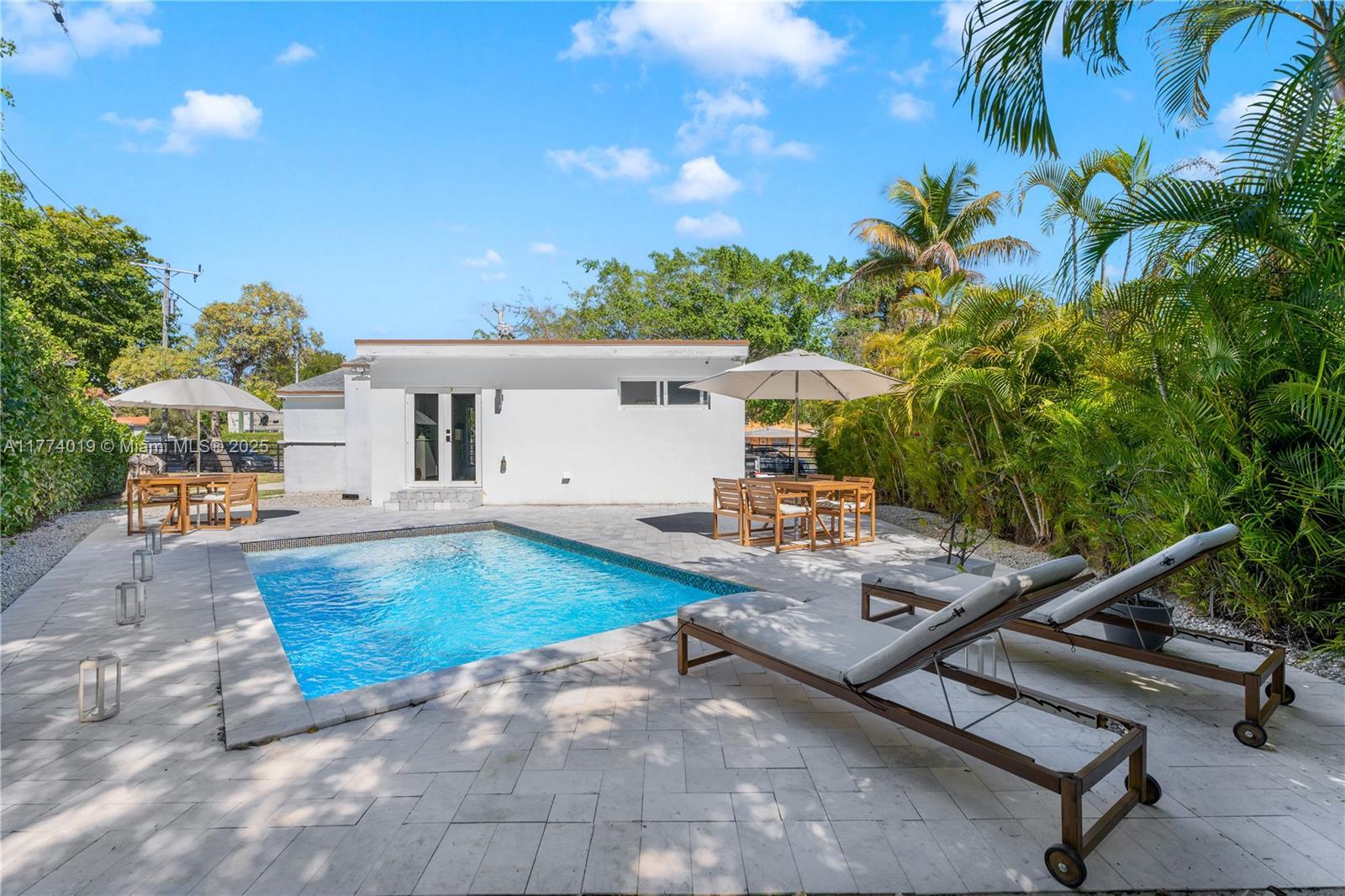 Picture of 990 SW 11Th St, Miami, FL 33129