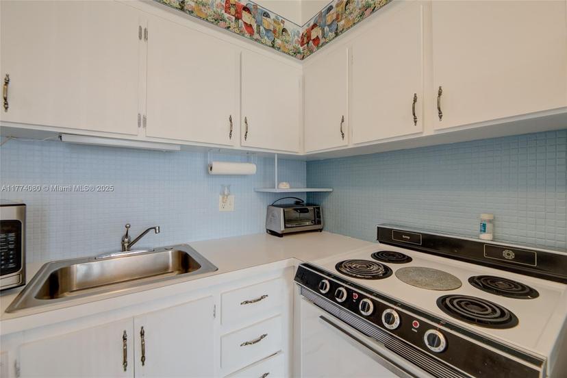 Picture of 815 SW 11Th Ave # 1G, Hallandale Beach FL 33009
