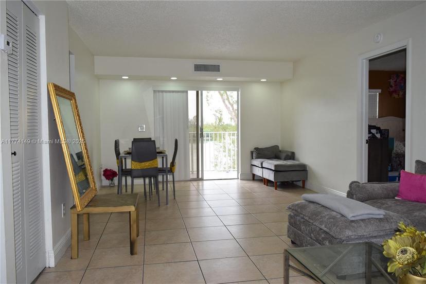 Picture of 8240 SW 210Th St # 220, Cutler Bay FL 33189