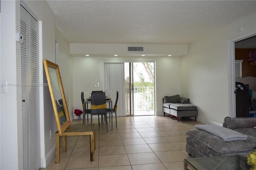 Picture of 8240 SW 210Th St # 220, Cutler Bay FL 33189