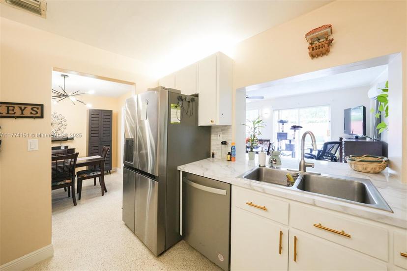 Picture of 8110 NW 185Th Ter, Hialeah FL 33015