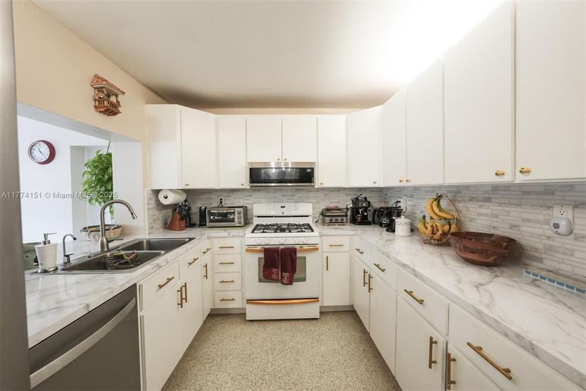 Picture of 8110 NW 185Th Ter, Hialeah FL 33015