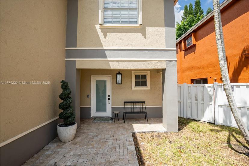Picture of 357 W Riverbend Dr, Sunrise FL 33326