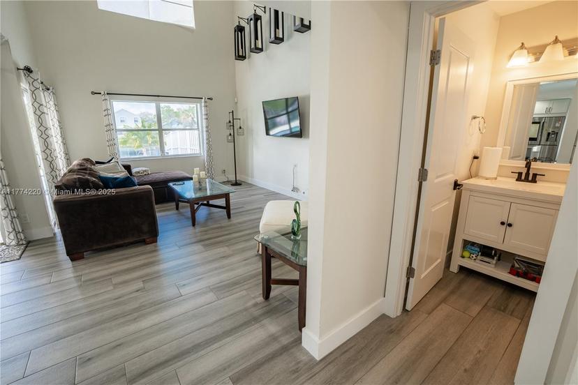 Picture of 357 W Riverbend Dr, Sunrise FL 33326