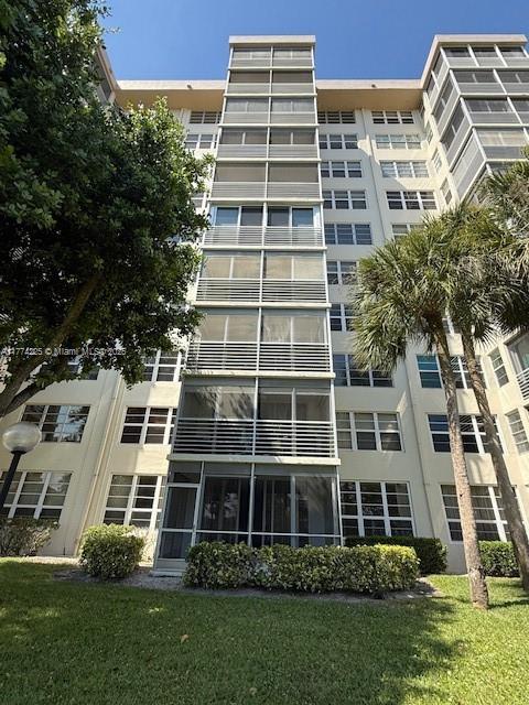 Picture of 3520 Oaks Way # 107, Pompano Beach FL 33069