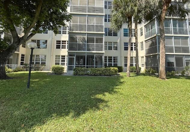 Picture of 3520 Oaks Way # 107, Pompano Beach FL 33069