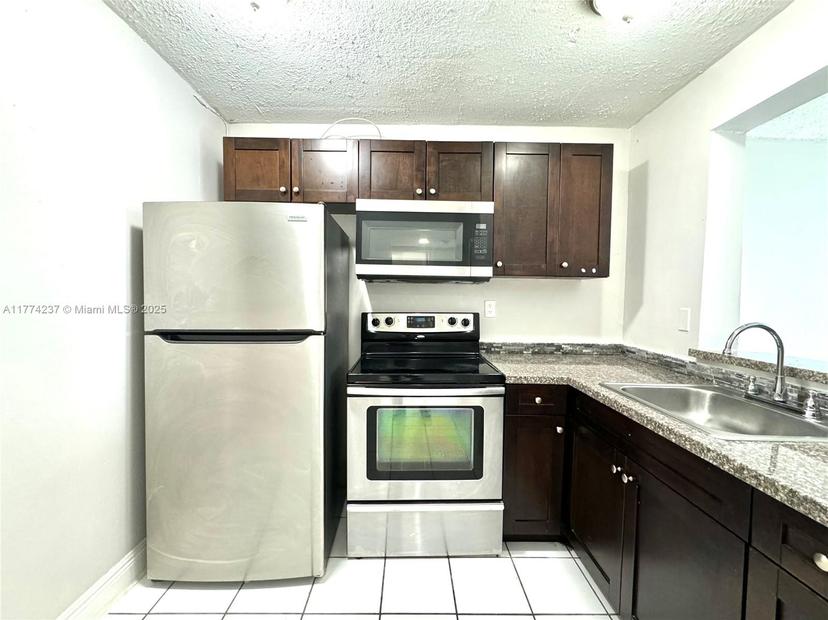 Picture of 484 NW 165Th St Rd # 411, Miami FL 33169
