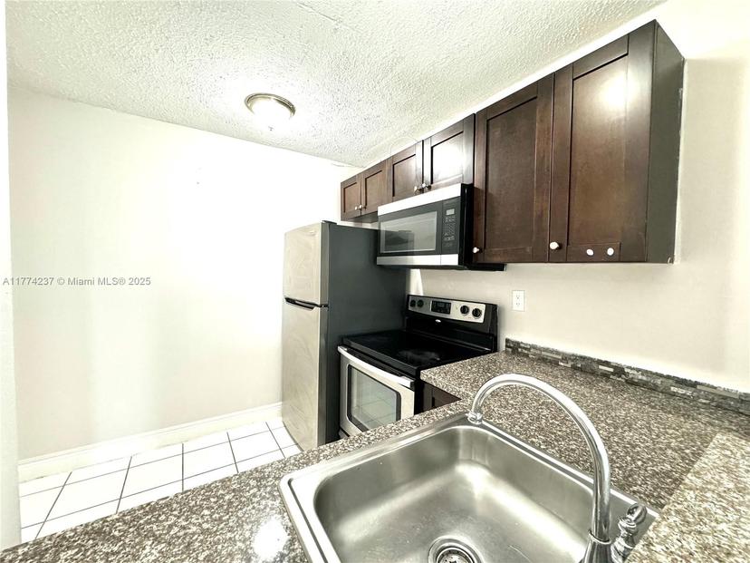 Picture of 484 NW 165Th St Rd # 411, Miami FL 33169