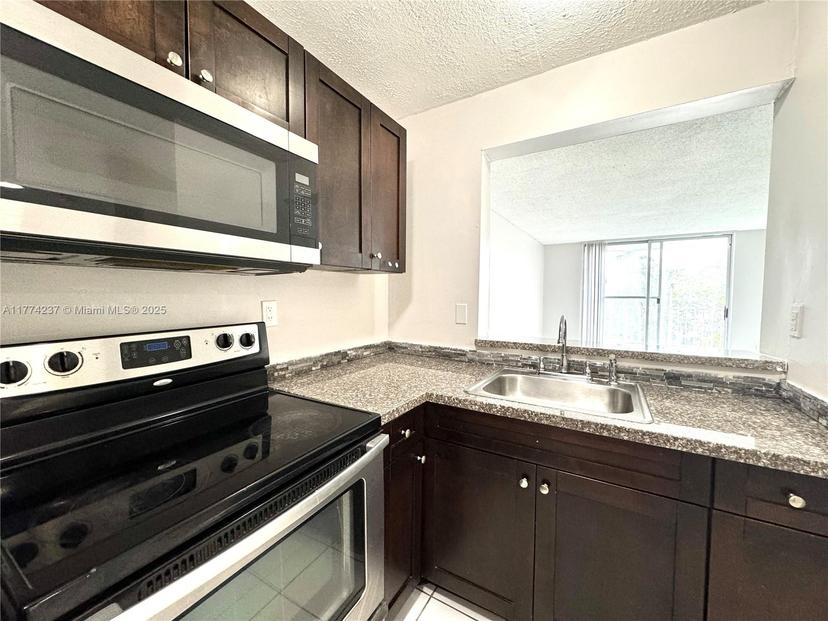 Picture of 484 NW 165Th St Rd # 411, Miami FL 33169