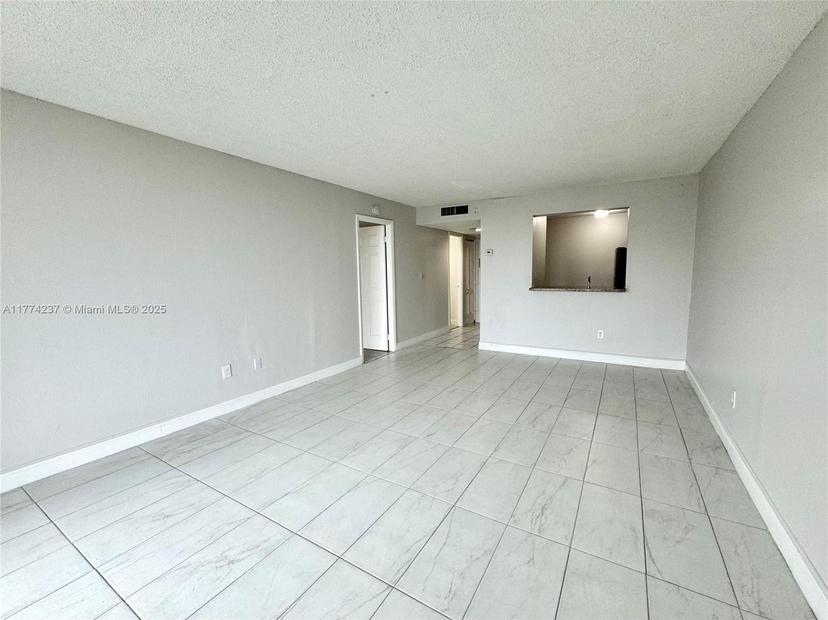 Picture of 484 NW 165Th St Rd # 411, Miami FL 33169