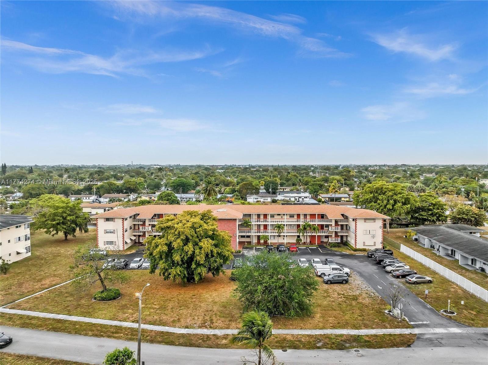 Picture of 4731 NW 10Th Ct # 316, Plantation, FL 33313