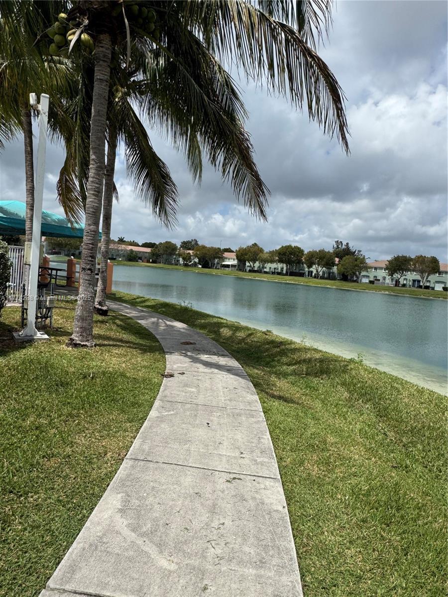 Picture of 1661 SE 29Th Ct # 108, Homestead, FL 33035