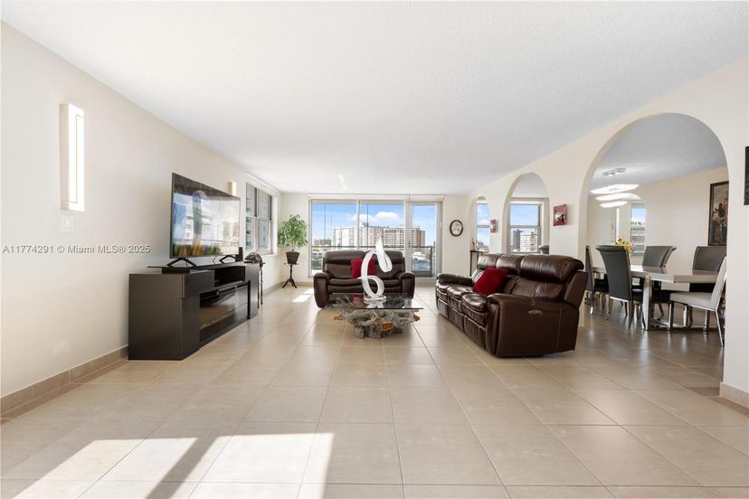 Picture of 1920 S Ocean Dr # 7A, Hallandale Beach FL 33009