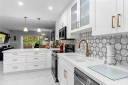 Picture of 1201 Hillcrest Ct # 212, Hollywood, FL 33021