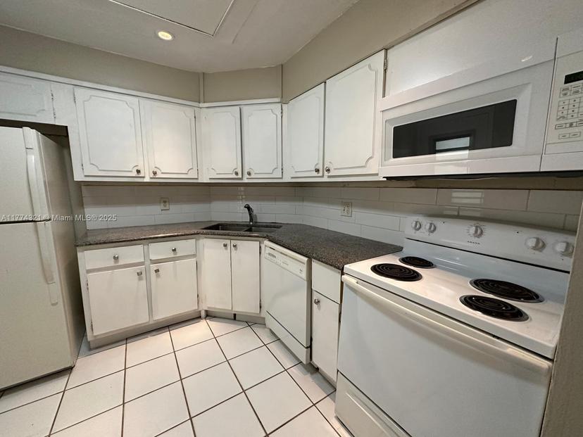 Picture of 3360 Spanish Moss Ter # 110, Lauderhill FL 33319