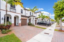 Picture of 10228 NW 88Th Ter # 10228, Doral, FL 33178