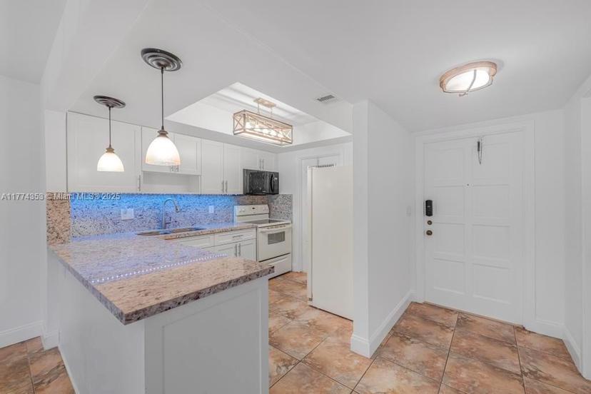 Picture of 1101 Hillcrest Ct # 315, Hollywood FL 33021