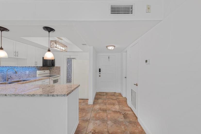 Picture of 1101 Hillcrest Ct # 315, Hollywood FL 33021