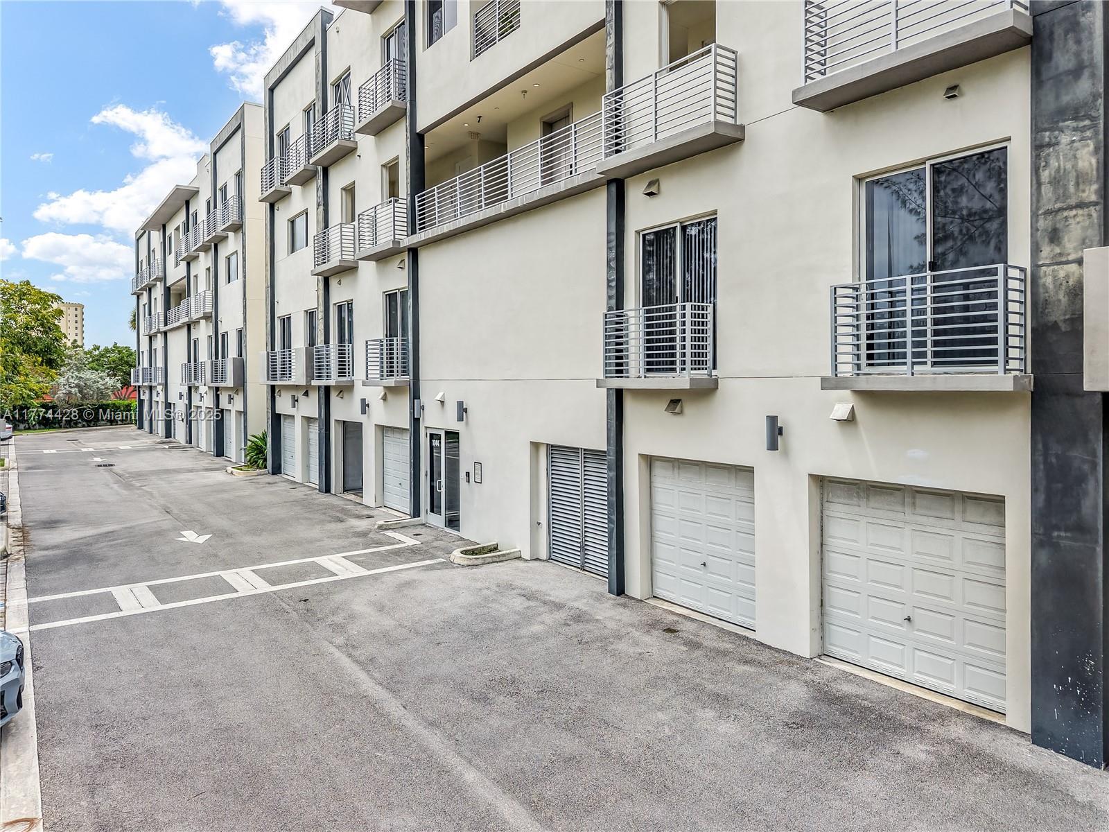 Picture of 1044 NE 18 # 103, Fort Lauderdale, FL 33304