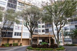 Picture of 1300 Saint Charles Pl, Pembroke Pines, FL 33026