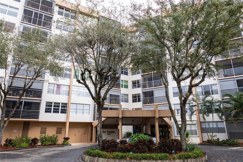 Picture of 1300 Saint Charles Pl, Pembroke Pines FL 33026