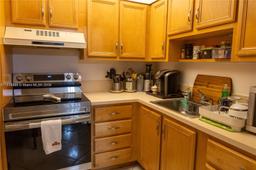 Picture of 1300 Saint Charles Pl, Pembroke Pines, FL 33026