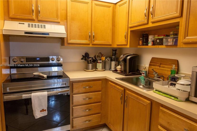 Picture of 1300 Saint Charles Pl, Pembroke Pines FL 33026