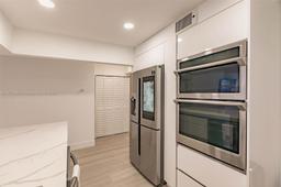 Picture of 201 SE 11Th Ter # 104, Dania Beach, FL 33004