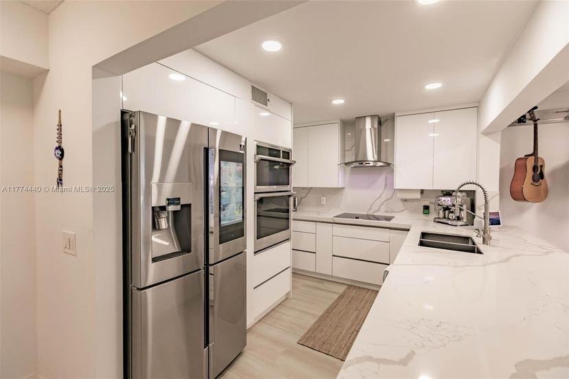Picture of 201 SE 11Th Ter # 104, Dania Beach FL 33004