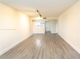 Picture of 185 Lakeview Dr # 102, Weston, FL 33326