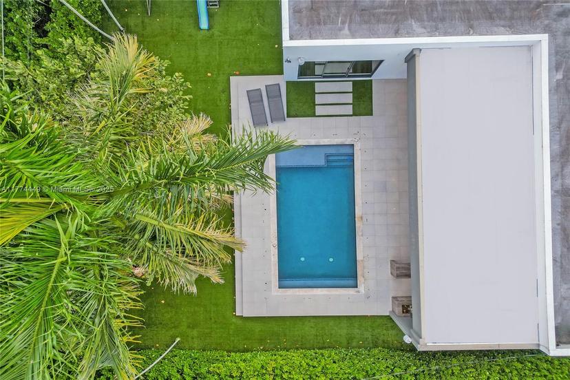 Picture of 2441 NE 200Th St, Miami FL 33180