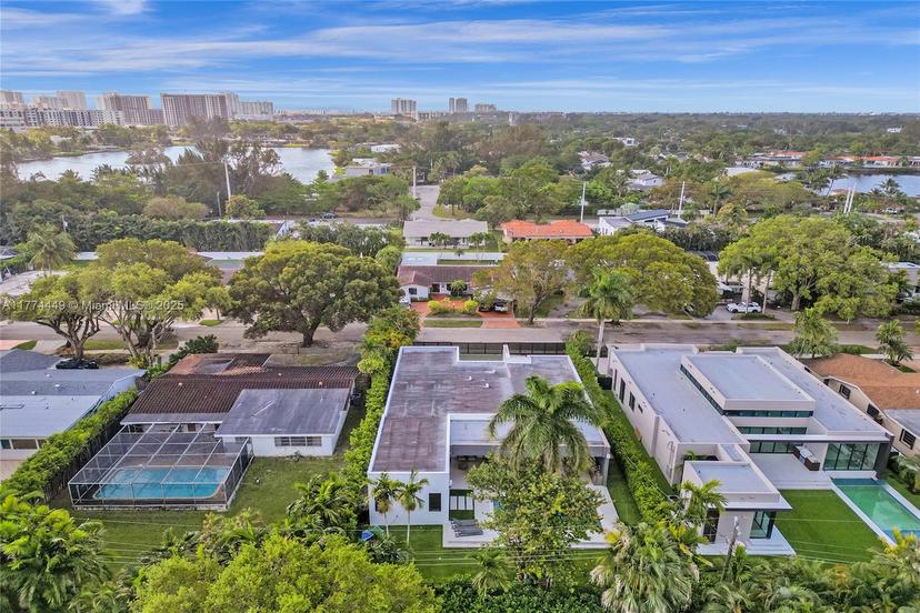 Picture of 2441 NE 200Th St, Miami FL 33180