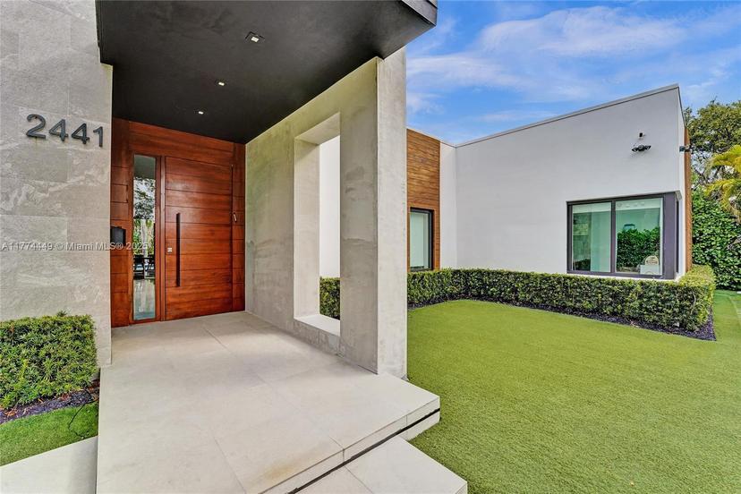 Picture of 2441 NE 200Th St, Miami FL 33180