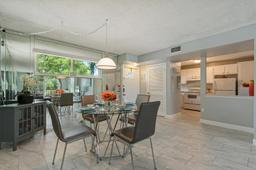 Picture of 9400 N Hollybrook Lake Dr # 206, Pembroke Pines, FL 33025