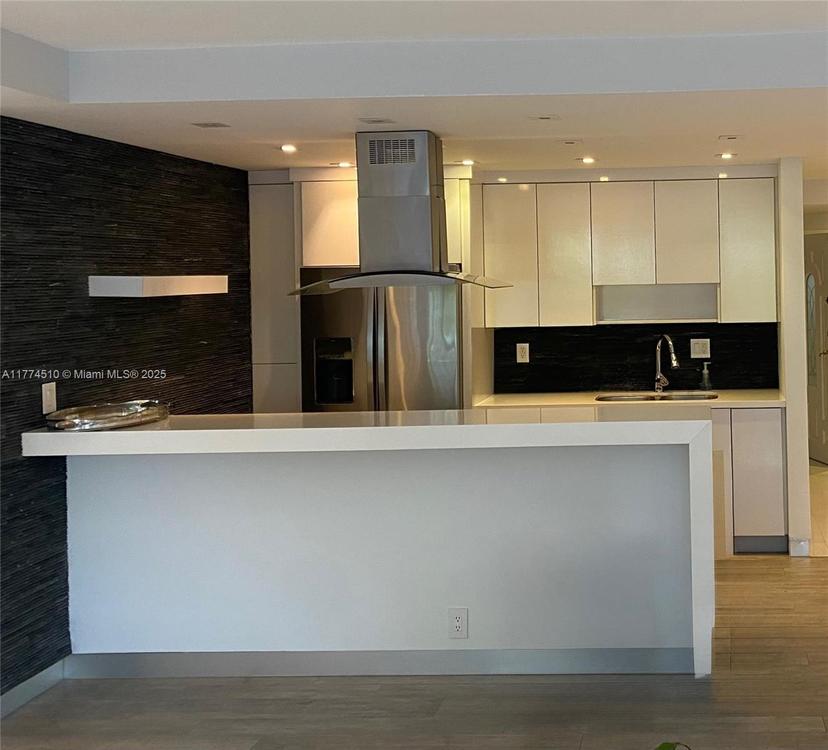 Picture of 181 Crandon Blvd # 207, Key Biscayne FL 33149
