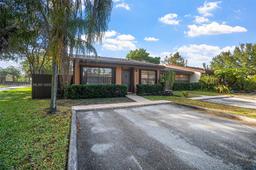 Picture of 10300 Laurel Ct, Pembroke Pines, FL 33026