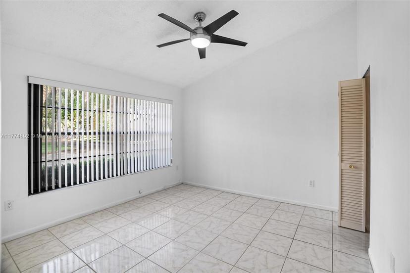 Picture of 10300 Laurel Ct, Pembroke Pines FL 33026