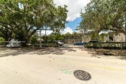 Picture of 95 Edgewater Dr # 105, Coral Gables, FL 33133