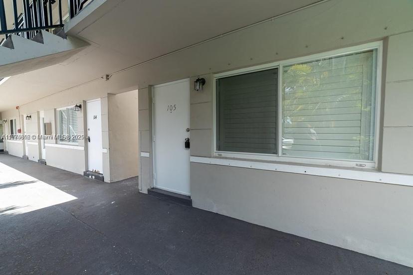 Picture of 95 Edgewater Dr # 105, Coral Gables FL 33133