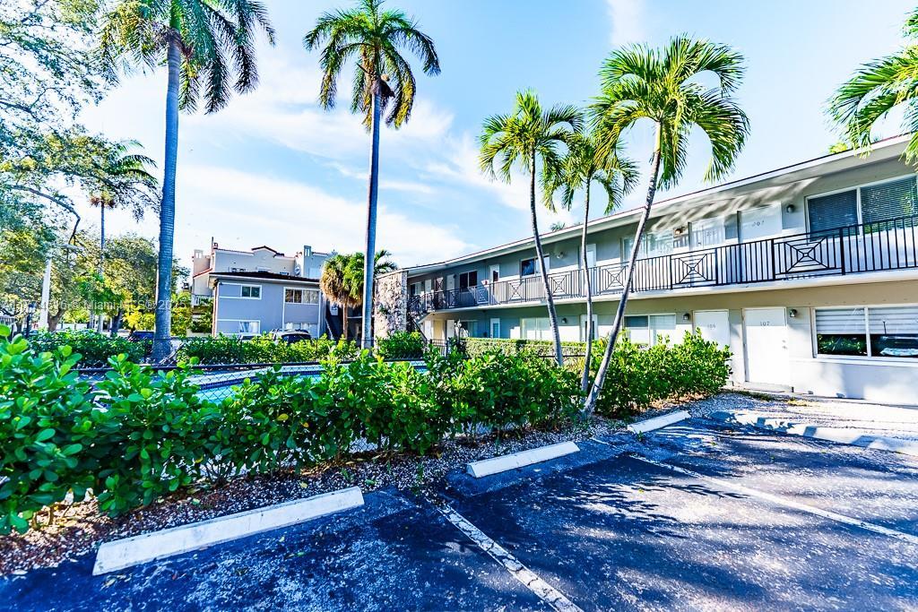 Picture of 95 Edgewater Dr # 105, Coral Gables, FL 33133