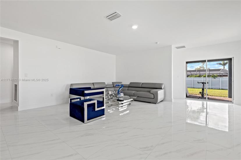 Picture of 1302 SE 16Th St, Other City - In The State Of Florida FL 33990