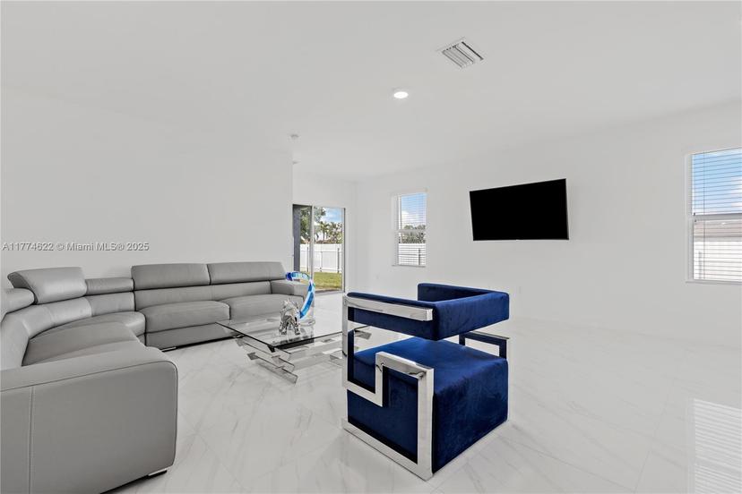 Picture of 1302 SE 16Th St, Other City - In The State Of Florida FL 33990